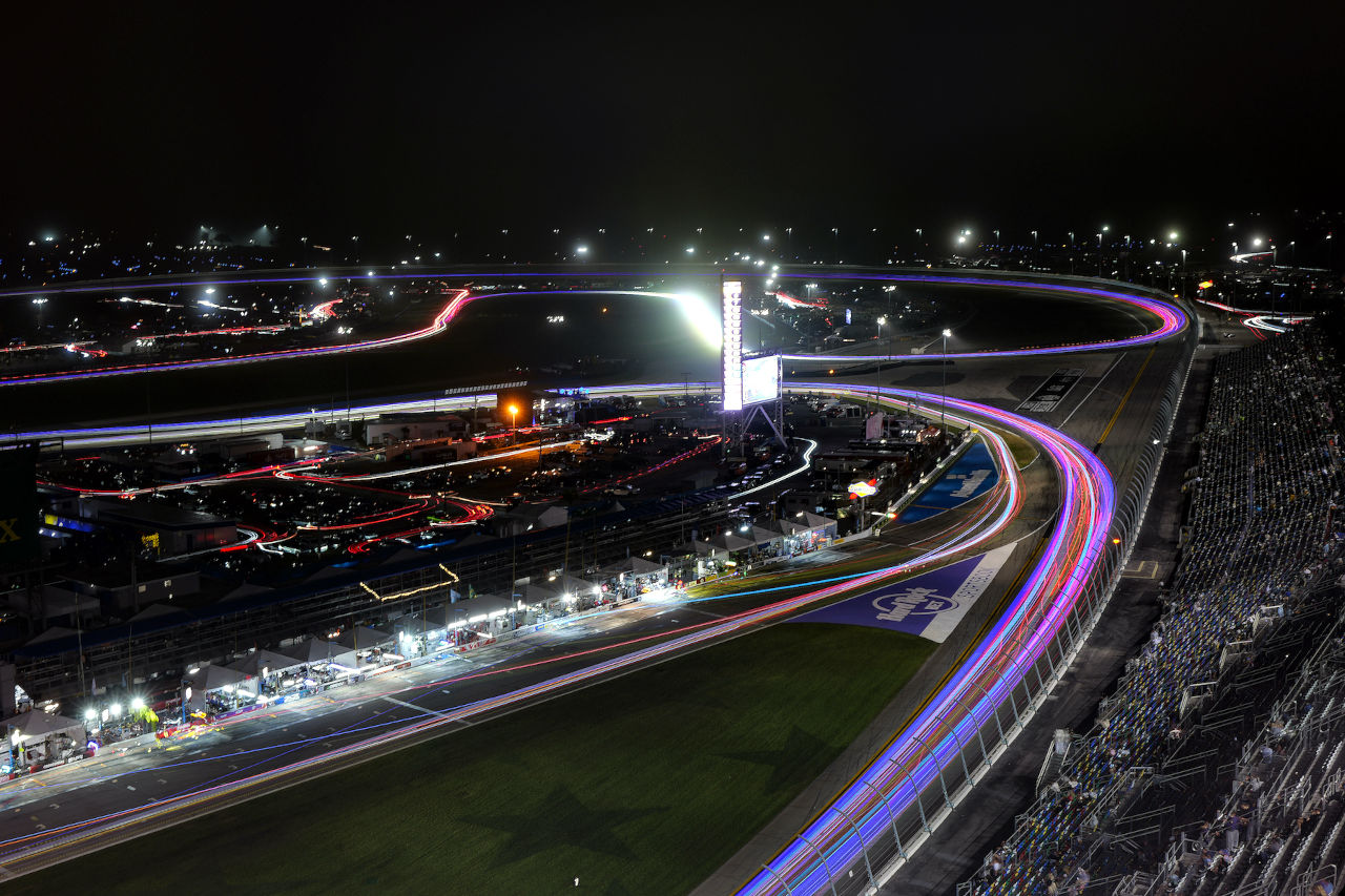 【途中経過】第64回デイトナ24時間レース／2026年IMSAウェザーテック・スポーツカー選手権第1戦　決勝12時間後