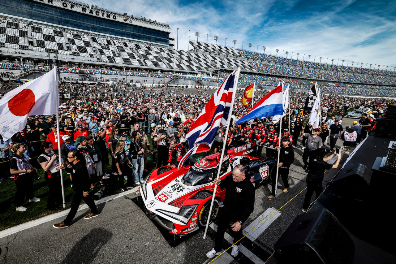 【途中経過】第64回デイトナ24時間レース／2026年IMSAウェザーテック・スポーツカー選手権第1戦　決勝12時間後