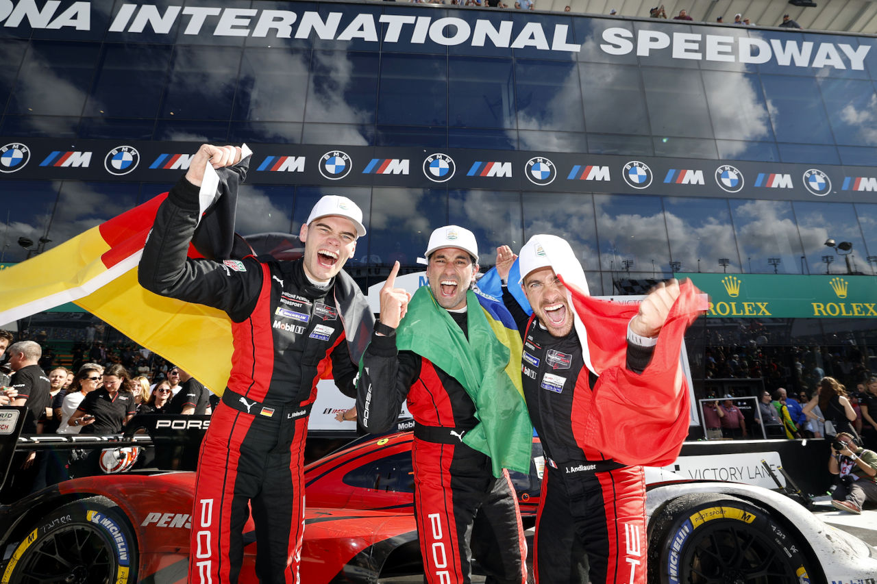 ポルシェ・ペンスキー、1.5秒差でライバル退けデイトナ24時間レース3連覇を達成。太田格之進組アキュラは5位【後半レポート】