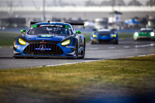 ポルシェ・ペンスキー、1.5秒差でライバル退けデイトナ24時間レース3連覇を達成。太田格之進組アキュラは5位【後半レポート】