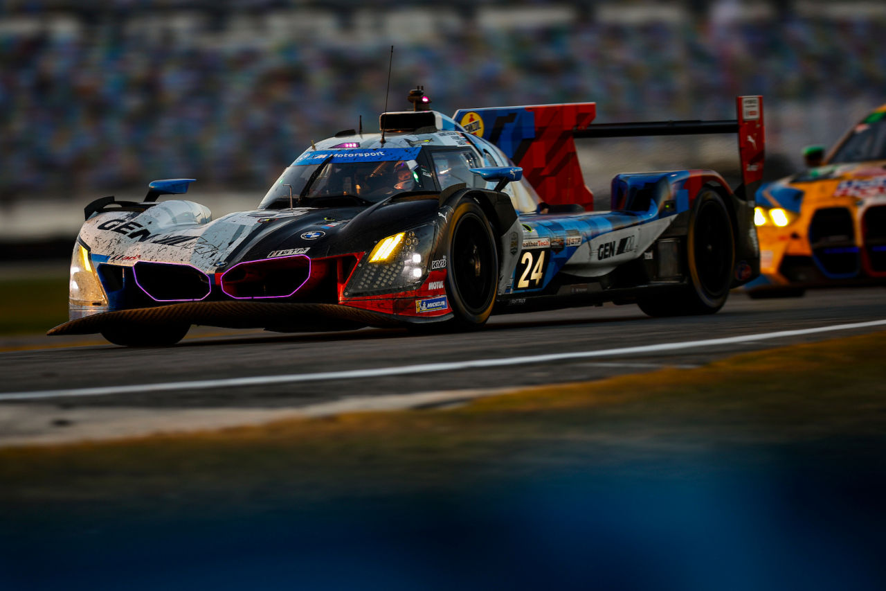 ポルシェ・ペンスキー、1.5秒差でライバル退けデイトナ24時間レース3連覇を達成。太田格之進組アキュラは5位【後半レポート】
