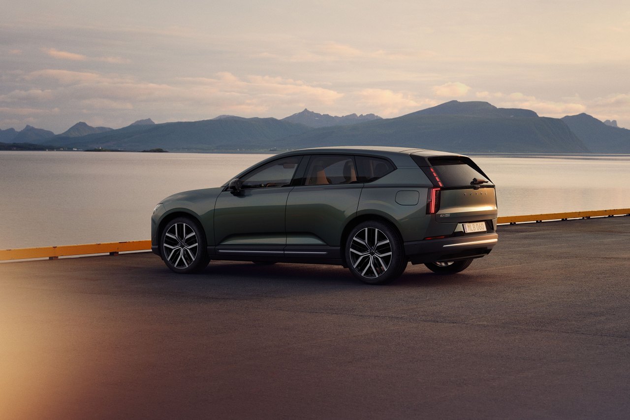 ボルボ、新型電動ミッドサイズSUV『EX60』をワールドプレミア。一充電走行距離は最大810kmに
