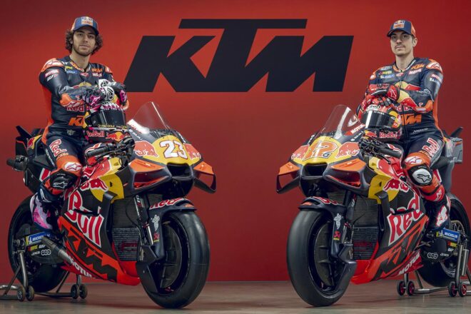 レッドブルKTMテック3がRC16の新カラーを公開。元F1チーム代表のシュタイナーが新CEOに就任／MotoGP