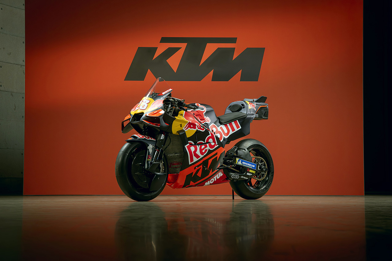 レッドブルKTMテック3がRC16の新カラーを公開。元F1チーム代表のシュタイナーが新CEOに就任／MotoGP