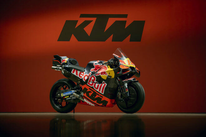レッドブルKTMテック3がRC16の新カラーを公開。元F1チーム代表のシュタイナーが新CEOに就任／MotoGP