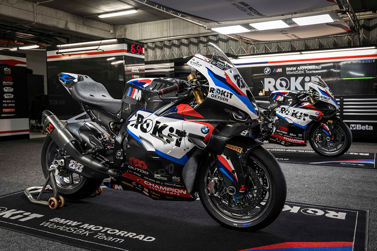 SBK：BMWが2026年仕様のM1000RRを披露。元MotoGPのオリベイラとペトルッチのコンビに一新