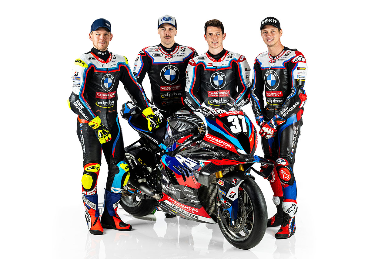 SBK：BMWが2026年仕様のM1000RRを披露。元MotoGPのオリベイラとペトルッチのコンビに一新