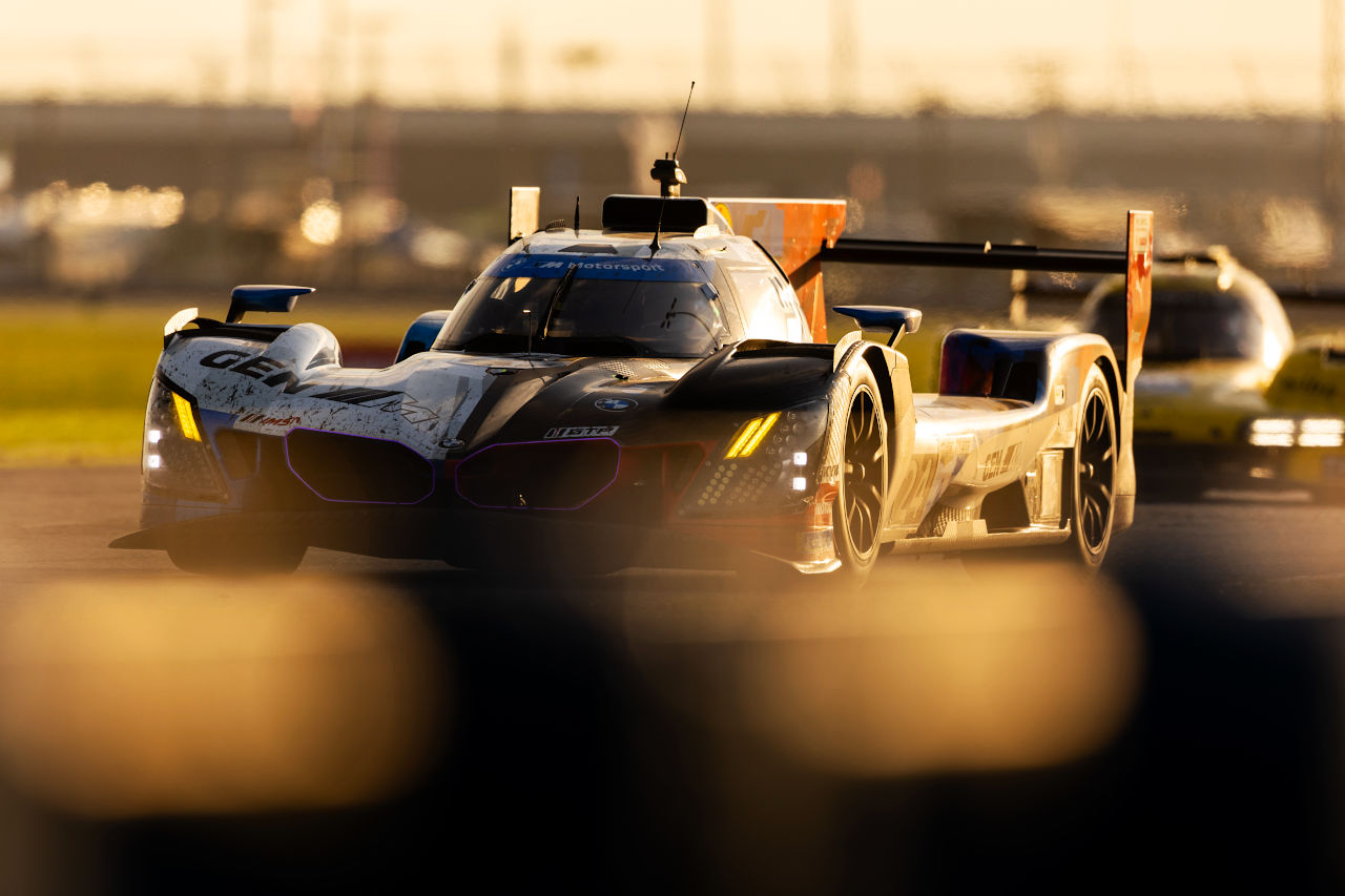 幸先良い船出、WRTが初陣デイトナで3位表彰台。「これは他チームへのメッセージ」とBMWドライバー／IMSA