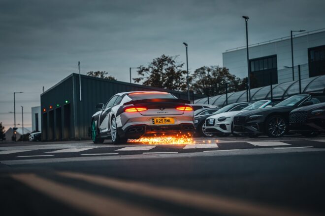 ベントレー×トラビス・パストラーナ、新型モデルによる映像作品『SUPERSPORTS: FULL SEND』を公開