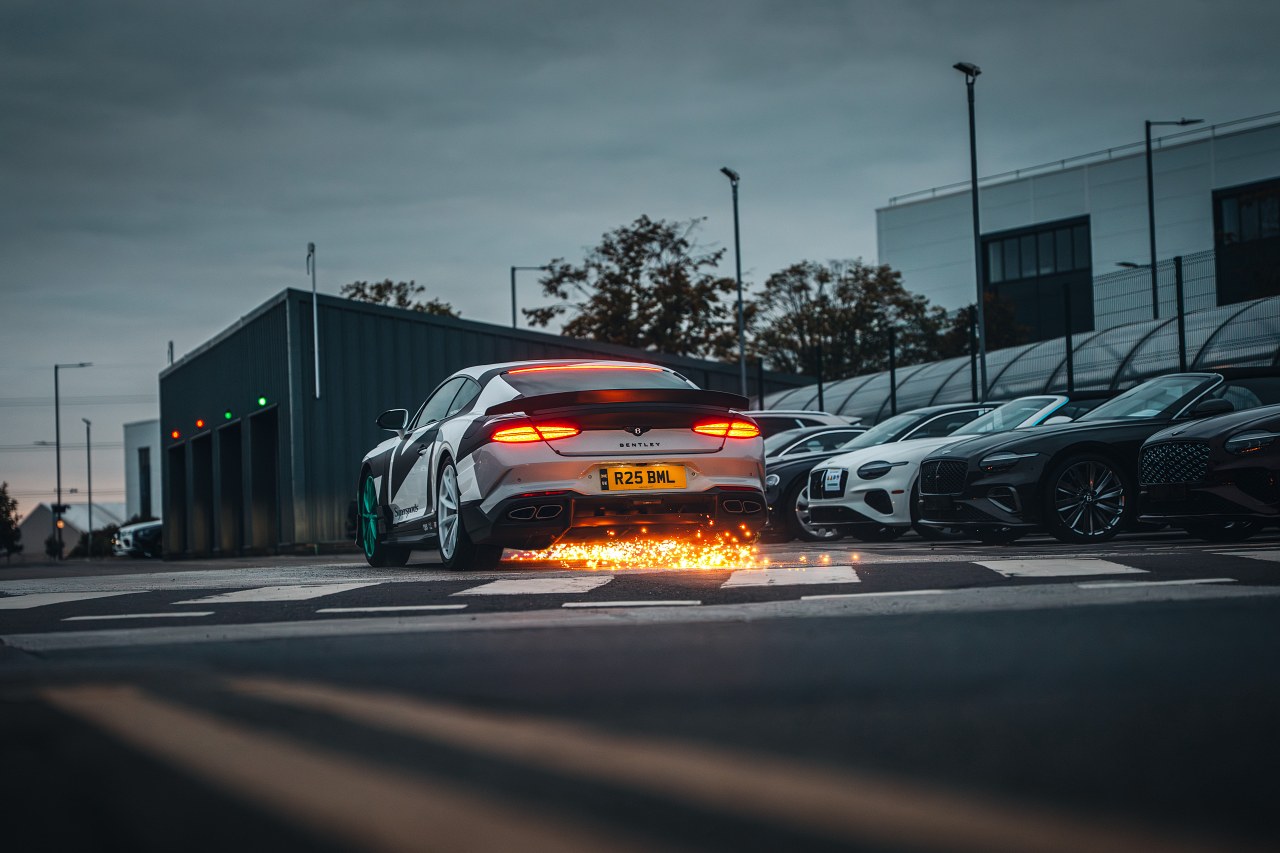 ベントレー×トラビス・パストラーナ、新型モデルによる映像作品『SUPERSPORTS: FULL SEND』を公開