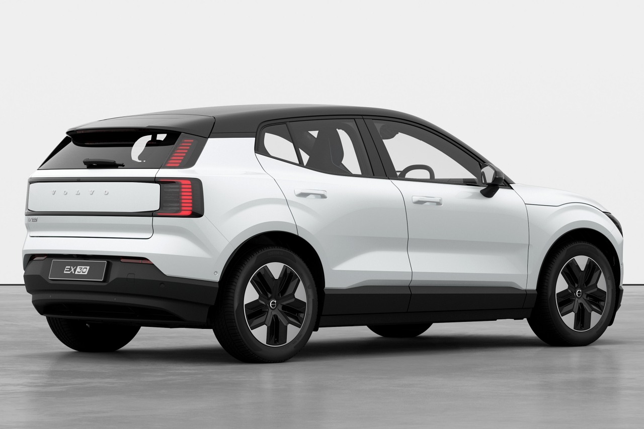 ボルボ、最小BEVの『EX30』シリーズに初となる特別仕様車“プラス・シングルモーター・セレクション”を設定