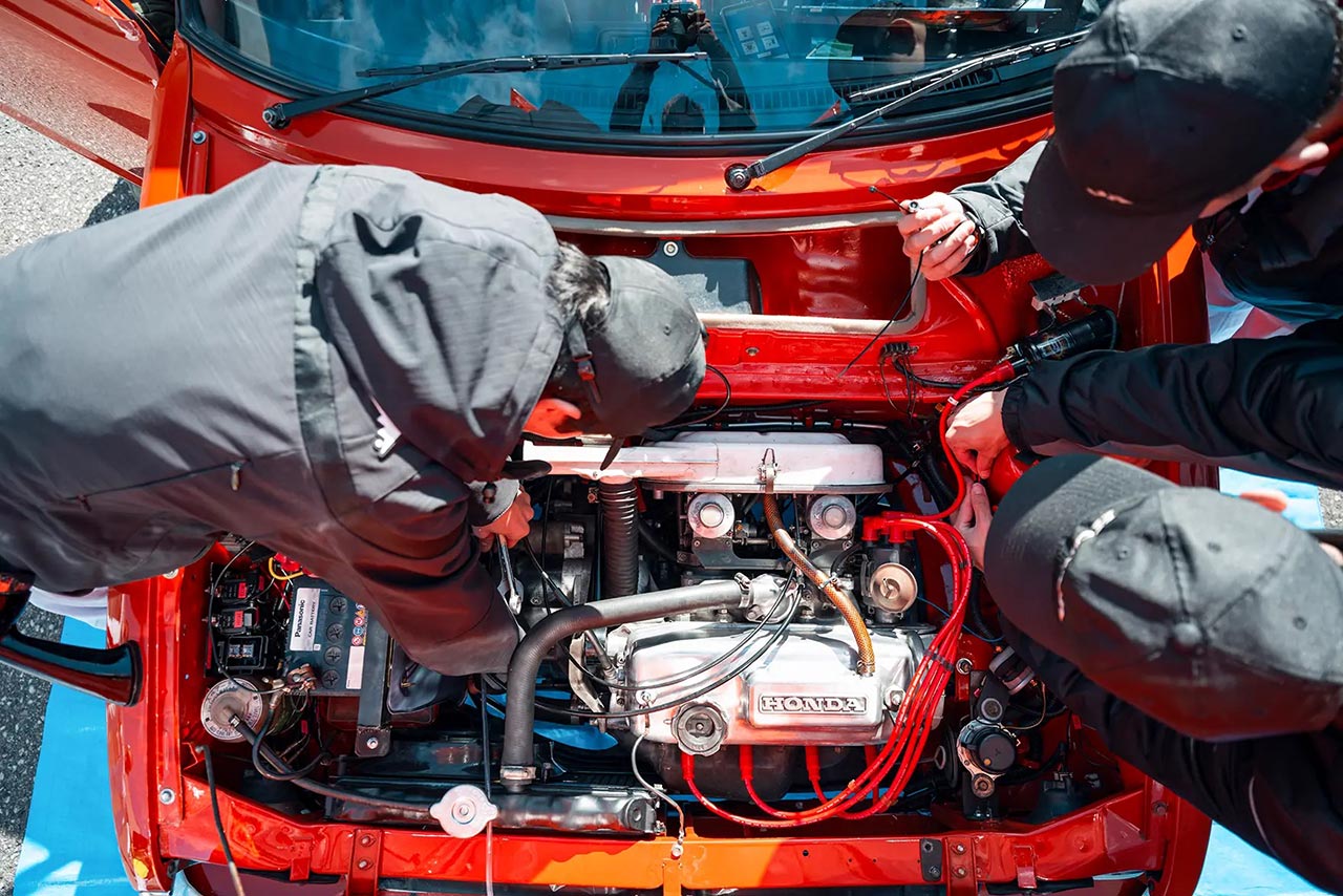 【動画】創立50周年のホンダ学園の学生たちが初代シビックをレストア。佐藤琢磨とともにラリー・モンテカルロ・ヒストリックに挑む