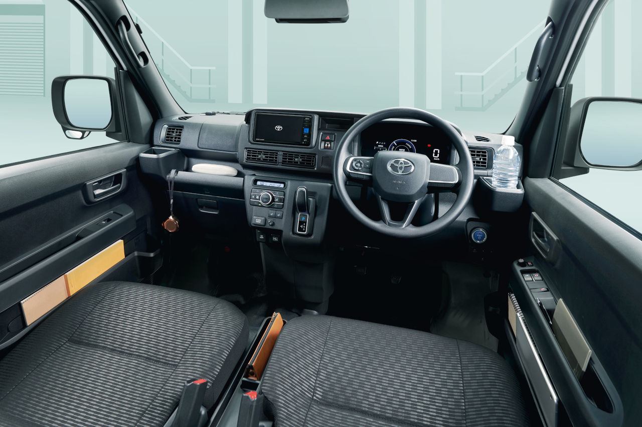 ダイハツが初の量産BEV『e-ハイゼット・カーゴ』を発売。乗商兼用『e-アトレー』やトヨタ版の『ピクシス・バン』も登場