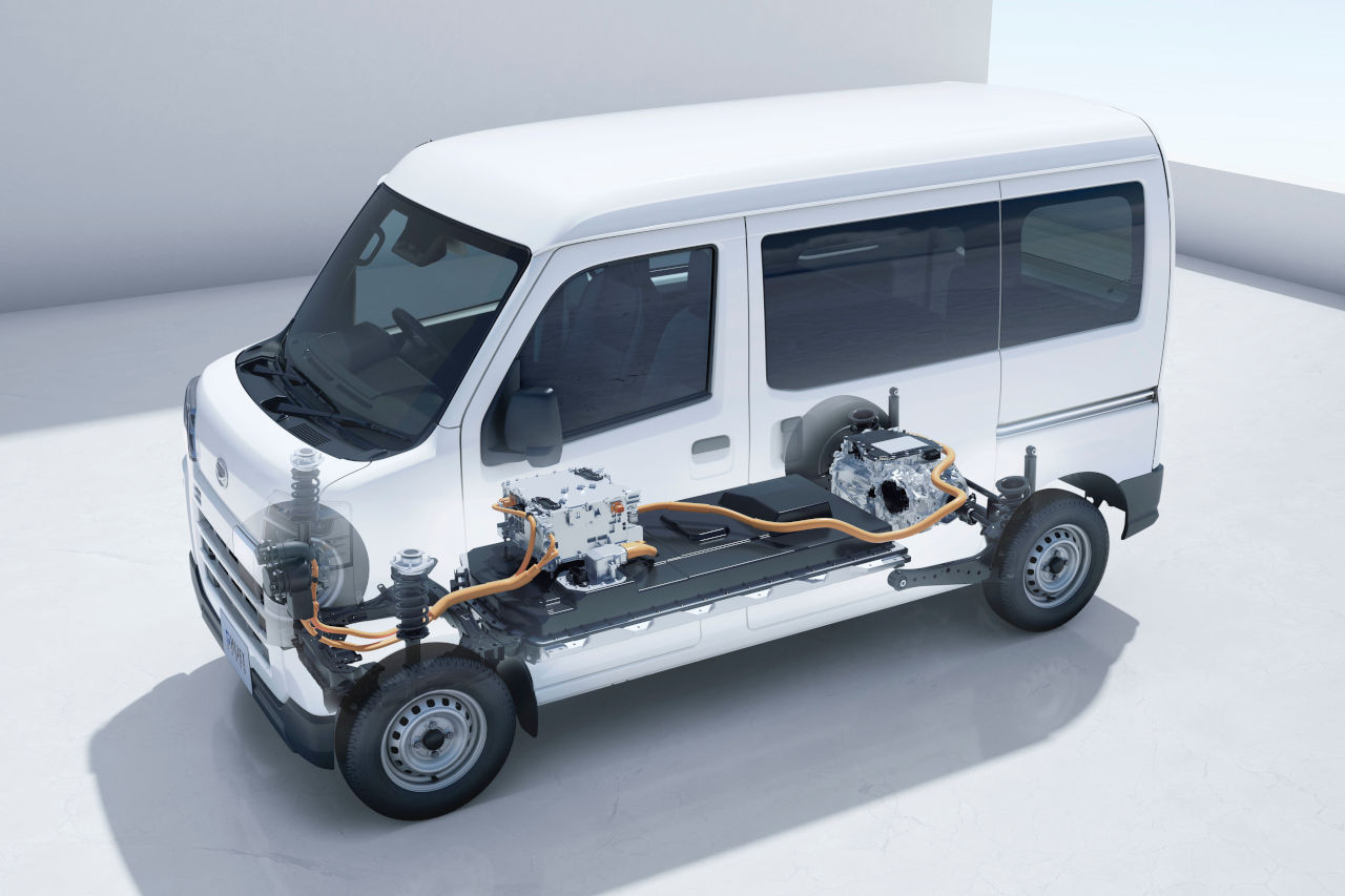 ダイハツが初の量産BEV『e-ハイゼット・カーゴ』を発売。乗商兼用『e-アトレー』やトヨタ版の『ピクシス・バン』も登場