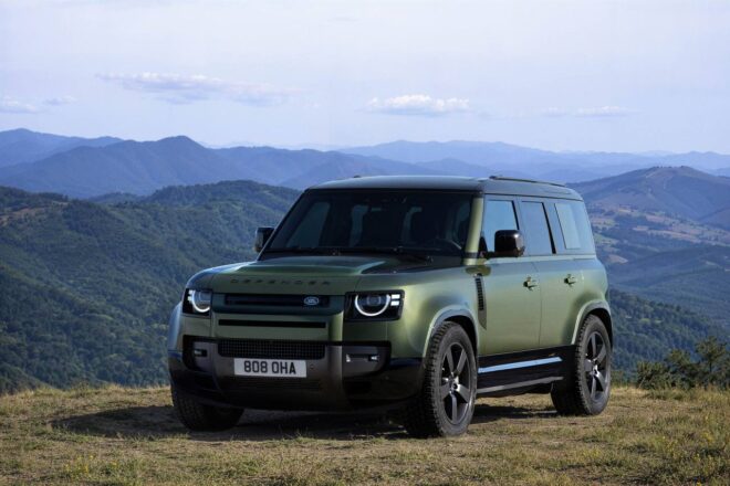 日本限定の特別仕様車『ディフェンダー 75＋エディション』が登場。初上陸75周年を記念し300台限定で受注開始