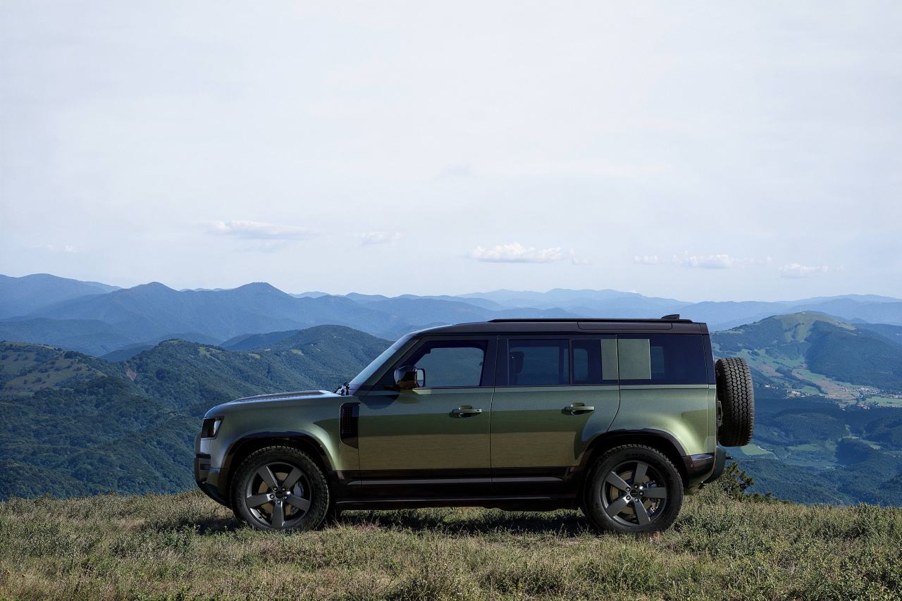 日本限定の特別仕様車『ディフェンダー 75＋エディション』が登場。初上陸75周年を記念し300台限定で受注開始