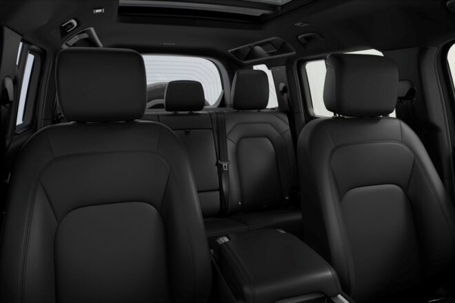 日本限定の特別仕様車『DEFENDER 75+ EDITION』が登場。初上陸75周年を記念し300台限定で受注開始