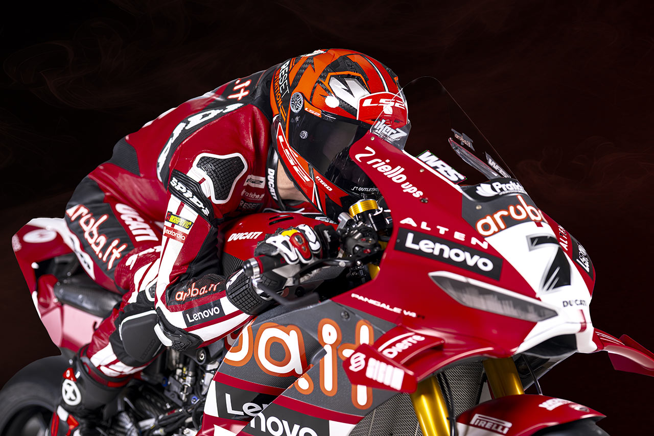 SBK：Aruba.it – ドゥカティが2026年型パニガーレV4 Rを発表。ベースカラーは創業100周年記念色