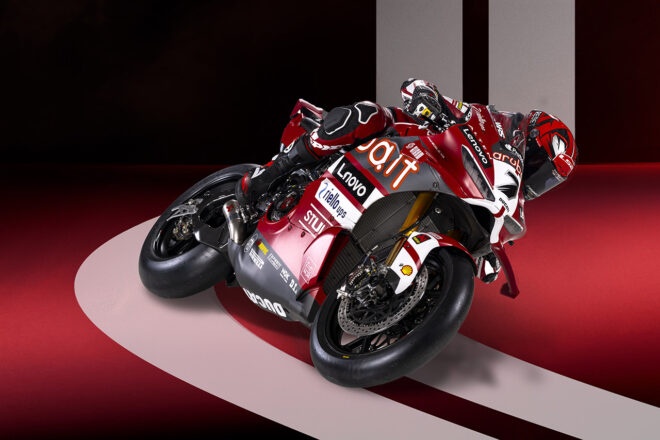 SBK：Aruba.it – ドゥカティが2026年型パニガーレV4 Rを発表。ベースカラーは創業100周年記念色