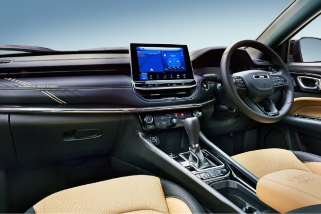 ジープ、中軸を担う『コンパス』と『コマンダー』にダークトーンの限定車“Track Edition”を設定