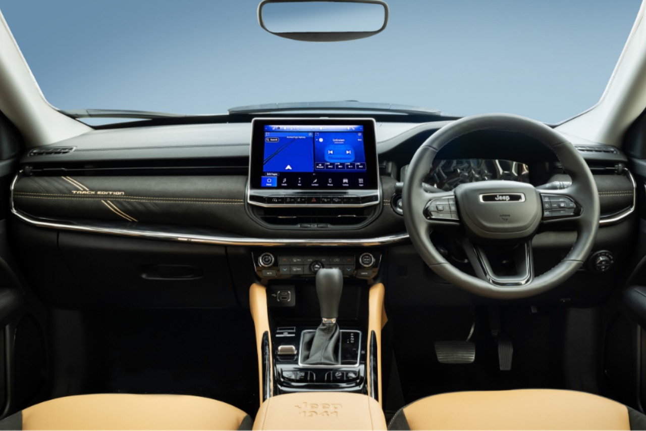 ジープ、中軸を担う『コンパス』と『コマンダー』にダークトーンの限定車“Track Edition”を設定