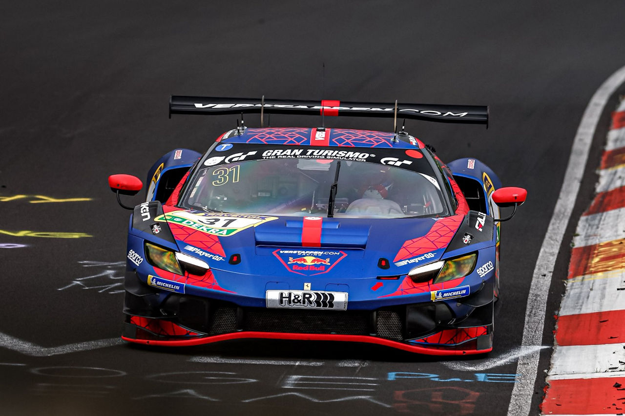 2025年NLS第9戦『第57回ADACバルバロッサプライズ』に出場したマックス・フェルスタッペン＆クリス・ルルハム