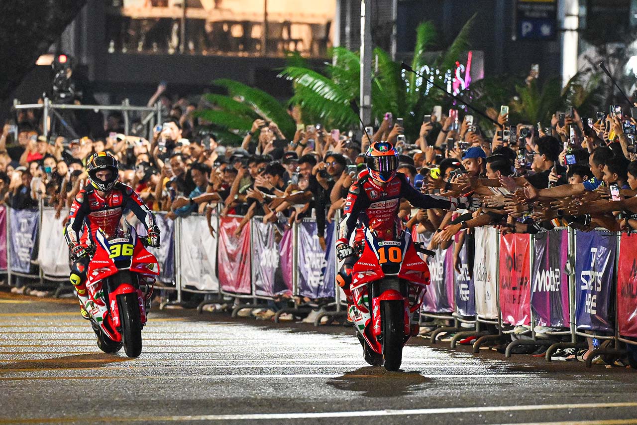 MotoGP、マレーシアで『シーズンローンチ』開催。雨のクアラルンプールをMotoGPマシンが疾走