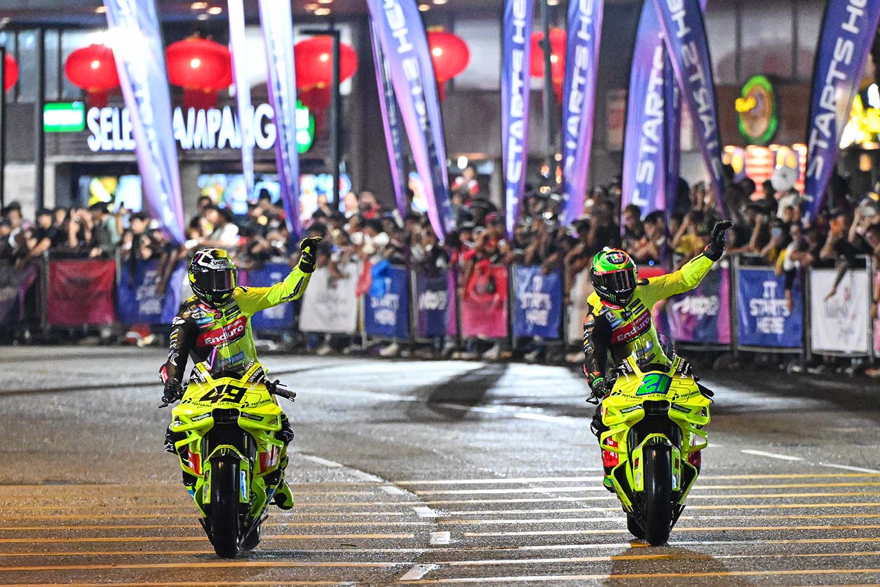 MotoGP、マレーシアで『シーズンローンチ』開催。雨のクアラルンプールをMotoGPマシンが疾走