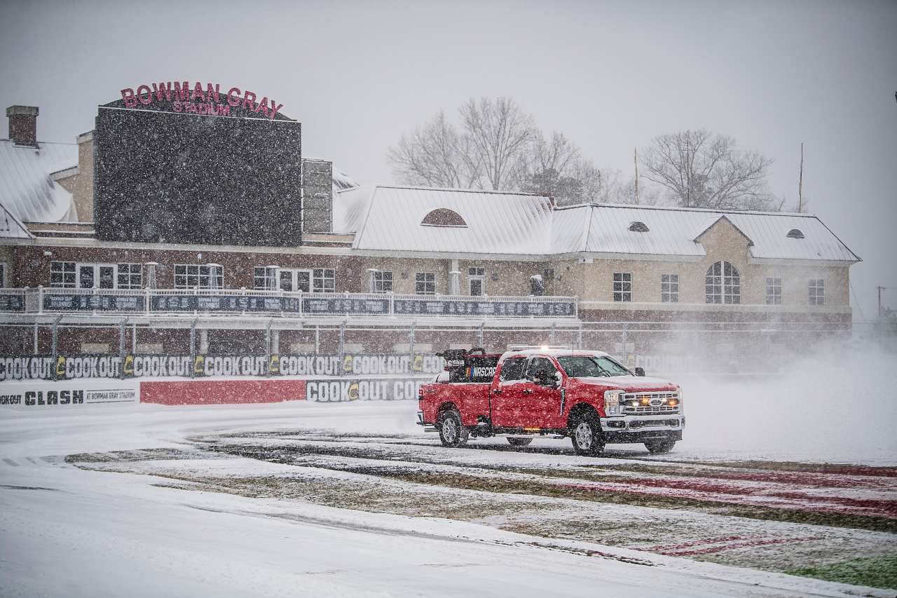 悪天候順延に次ぐ順延。NASCAR開幕前エキシビジョン『クラッシュ』は、予選18番手の伏兵プリースが制覇