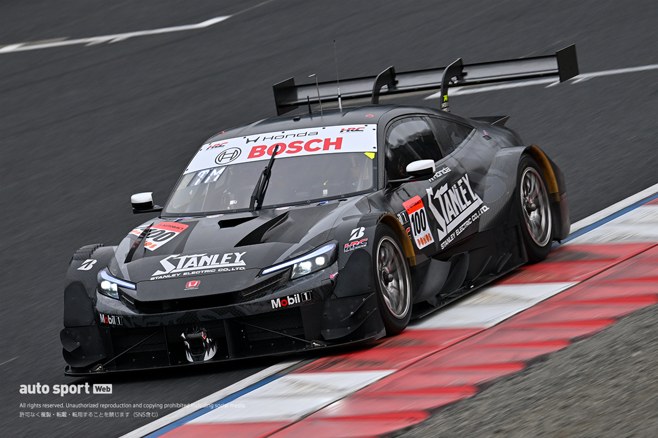 岡山国際サーキットでGT500車両9台が参加してのメーカーテストがスタート。冷え込みのなか開発進める