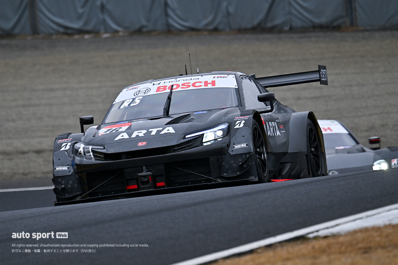 岡山国際サーキットでGT500車両9台が参加してのメーカーテストがスタート。冷え込みのなか開発進める