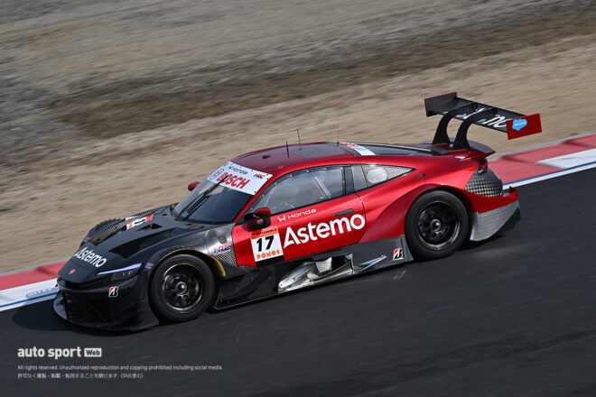 岡山国際サーキットでGT500車両9台が参加してのメーカーテストがスタート。冷え込みのなか開発進める