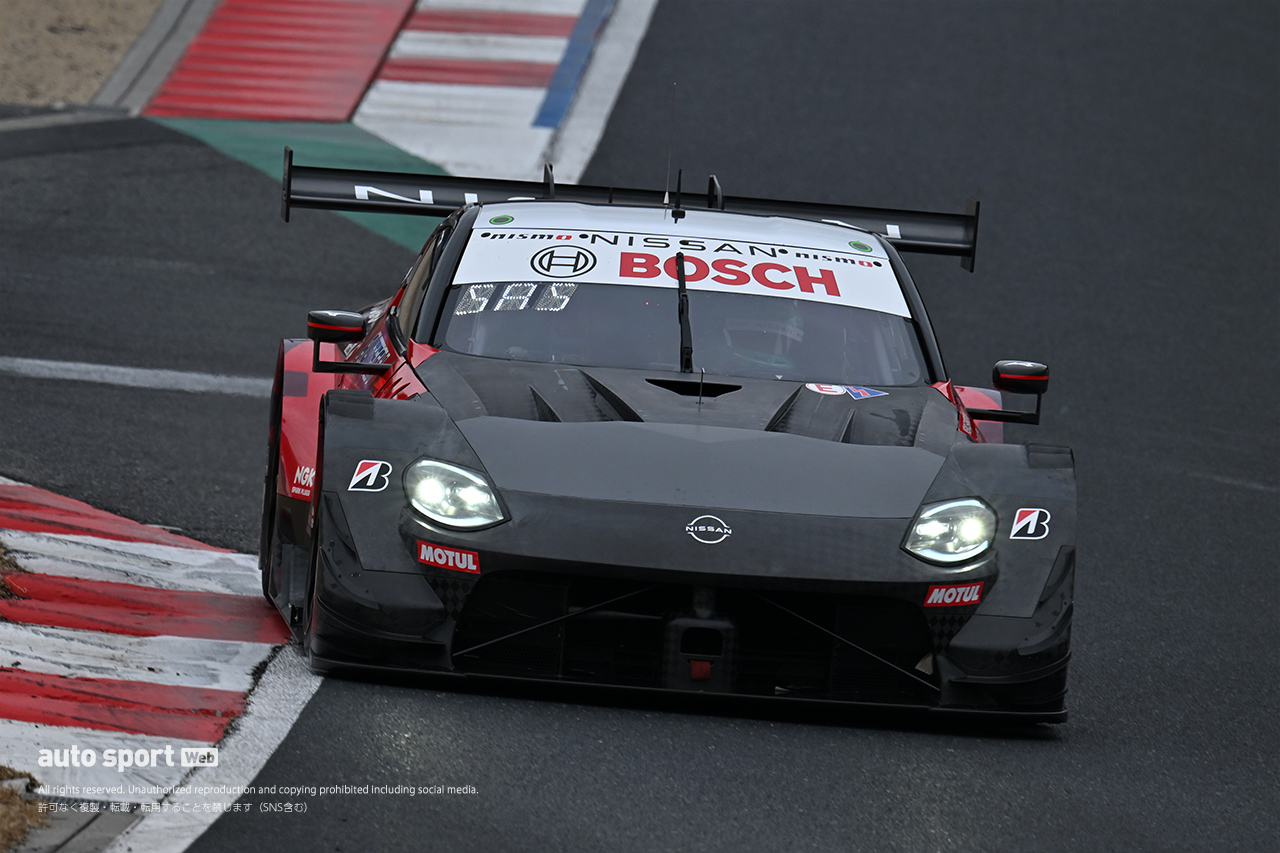 岡山国際サーキットでGT500車両9台が参加してのメーカーテストがスタート。冷え込みのなか開発進める