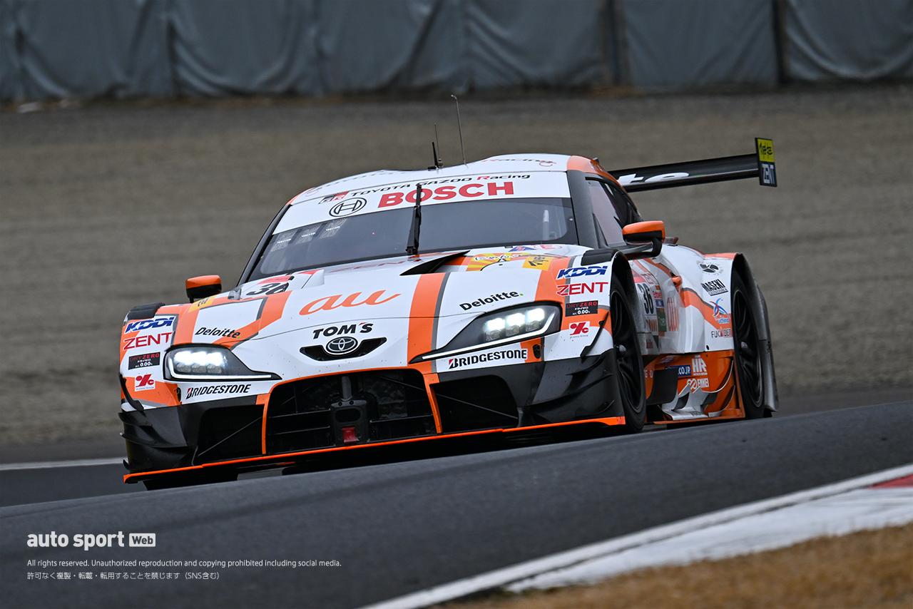 岡山国際サーキットでGT500車両9台が参加してのメーカーテストがスタート。冷え込みのなか開発進める