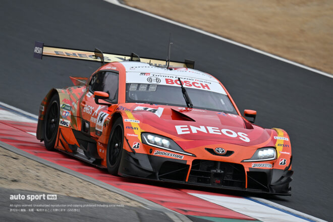 岡山国際サーキットでGT500車両9台が参加してのメーカーテストがスタート。冷え込みのなか開発進める