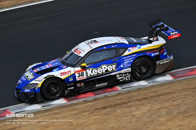 岡山国際サーキットでGT500車両9台が参加してのメーカーテストがスタート。冷え込みのなか開発進める