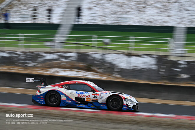 岡山国際サーキットでGT500車両9台が参加してのメーカーテストがスタート。冷え込みのなか開発進める