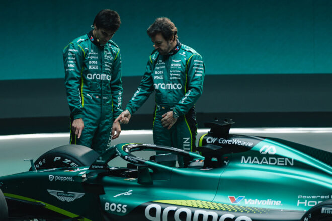 アストンマーティンの2026年型F1マシン『AMR26』のカラーリング発表会
