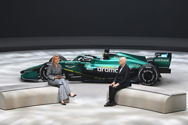 アストンマーティンの2026年型マシン『AMR26』のカラーリング発表会