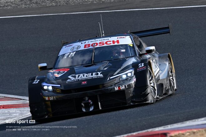 岡山でのGT500メーカーテスト2日目は不安定な天候に。午後は多くの車両が周回重ねる