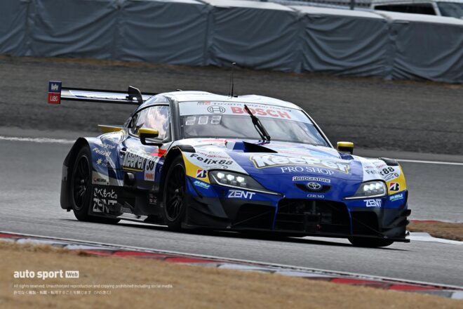 岡山でのGT500メーカーテスト2日目は不安定な天候に。午後は多くの車両が周回重ねる