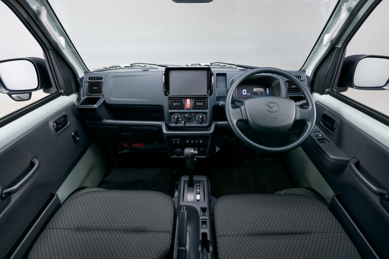 グレード見直しで122万円から。新デザインの改良型『マツダ・スクラムトラック』発売