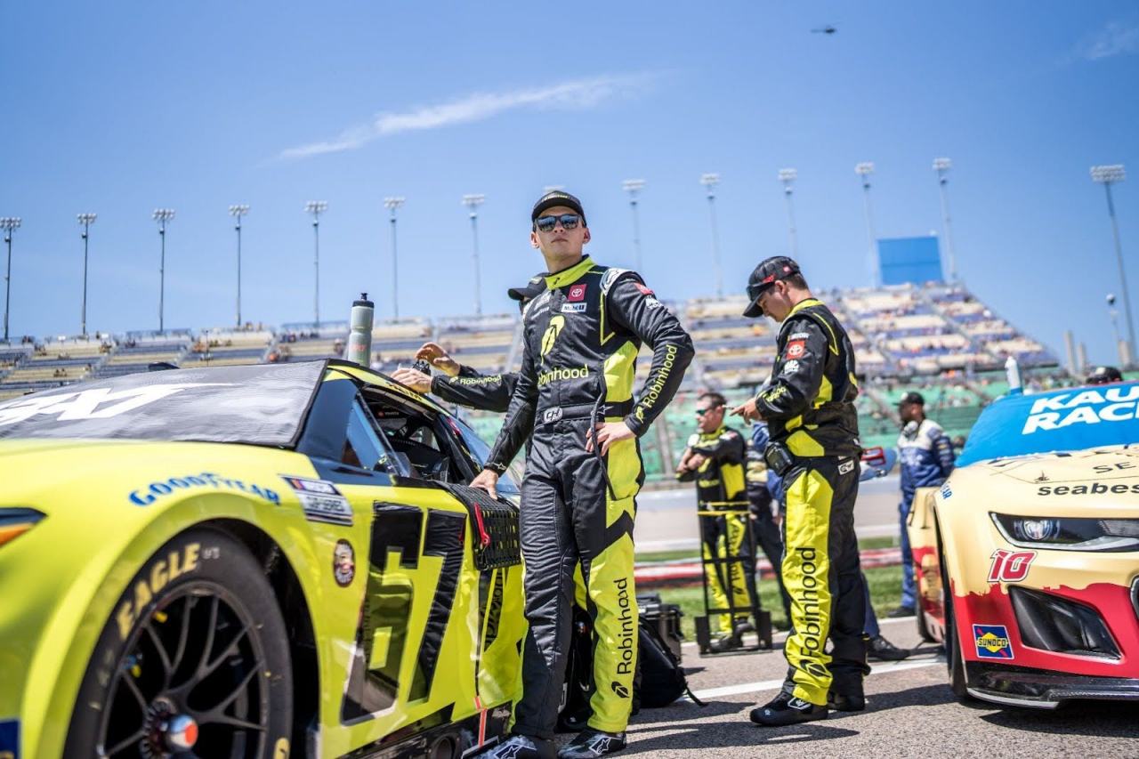 自身通算20回目の開幕戦『デイトナ500』でカイル・ブッシュが念願の初ポールを獲得「誇らしい気分」