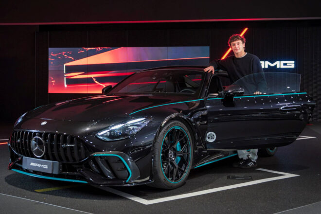 アンドレア・キミ・アントネッリがF1テスト直前に公道でクラッシュ。支給されたばかりのメルセデスAMG GTが走行不能に