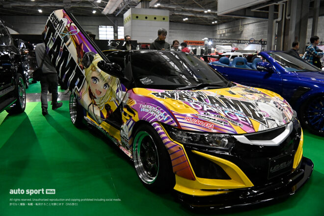 発売された当初は大阪オートメッセでもたくさんカスタムカーが展示されていましたが、今や販売中止となり貴重なホンダのS660。筆者の愛車でもあり思わず足を止めてしまい360度じっくりと見ていました。憧れの無限アクセサリーがふんだんに使われており「いいなー…私もいつか…」と夢を膨らませていました（笑）