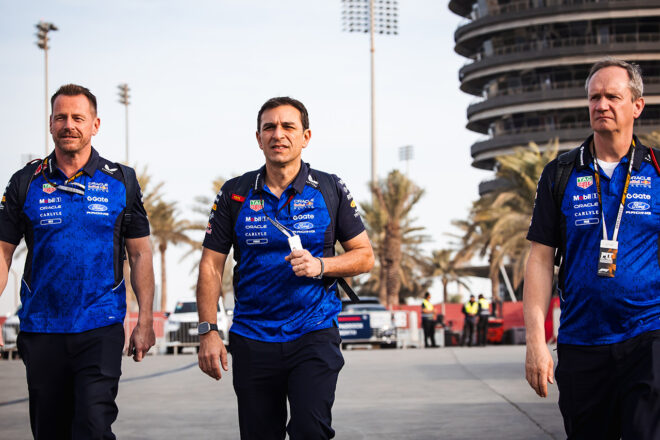 リチャード・ウォルバーソン、ピエール・ワシェ、ポール・モナハン（レッドブル）
