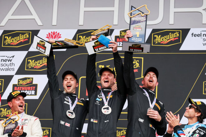 荒れたIGTC開幕戦をグループMの888号車メルセデスが制す。AMG GT3はバサースト12時間最多の4勝目