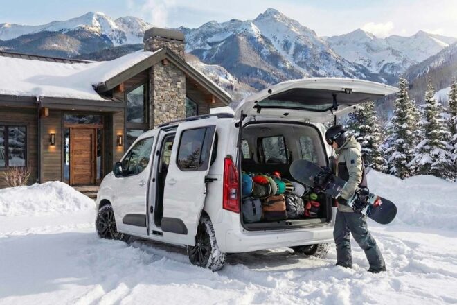 フィアット、主力MPV『ドブロ』のロング版に5名乗車仕様の日本専用限定車“Bianco Gelato”を導入