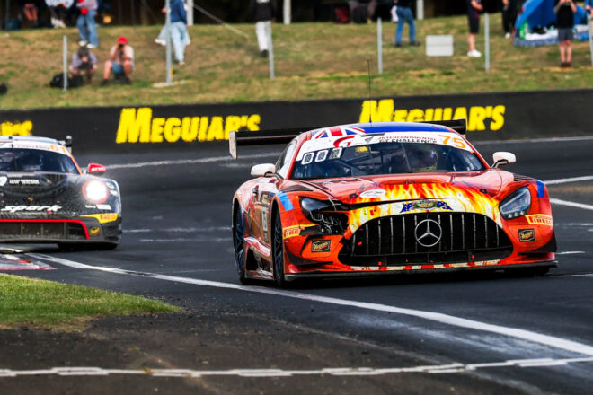 「馬鹿げてる！」首位争い中に接触。追突したグーノンがK.ファン・デル・リンデを非難／IGTCバサースト12時間