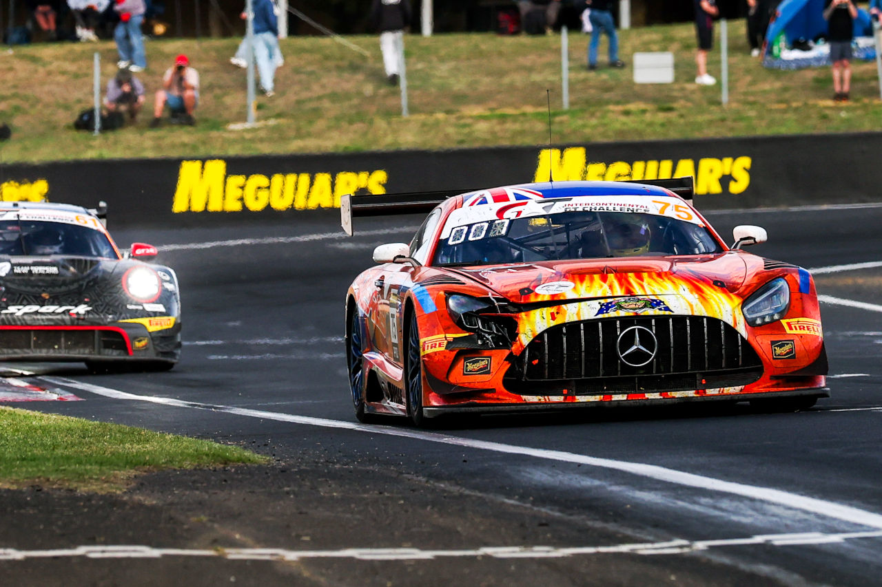 「馬鹿げてる！」首位争い中に接触。追突したグーノンがK.ファン・デル・リンデを非難／IGTCバサースト12時間